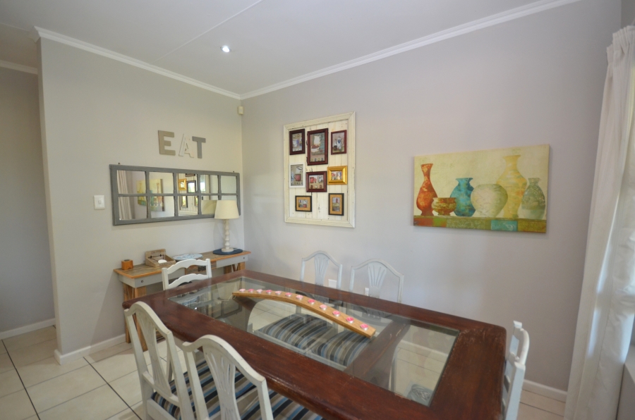 To Let 5 Bedroom Property for Rent in Kidds Beach Eastern Cape
